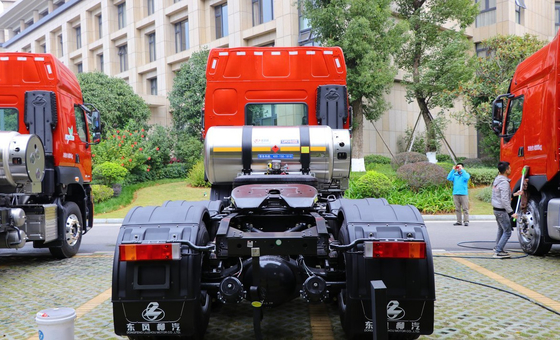 동풍 정롱 40 톤 6*4 내보자 덤프트럭 375HP CH4250LNG