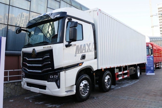 9.6 미터 시노트루크 HOWO 카고 박스 트럭 맥스 330HP 6X2