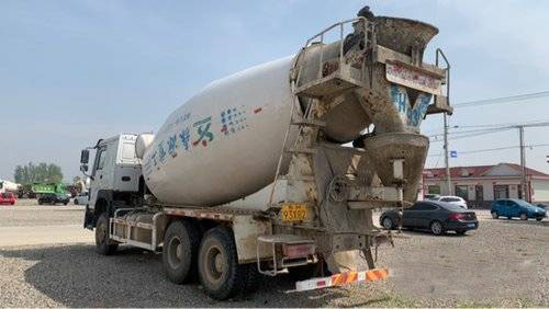 14m3 시노트루크 콘크리트 혼합기는 과적 트럭 4유로를 사용했습니다 340HP