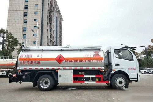 듀오리카 D6 사용된 과중한 업무는 140HP 5유로 연료 탱크차를 교환합니다