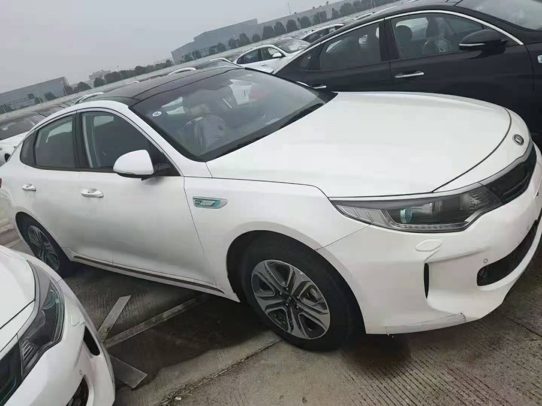 기아차 K5 하이브리드 2.0L GLS 6 속도 AT 세단은 중형의 자동차 115 kw를 사용했습니다